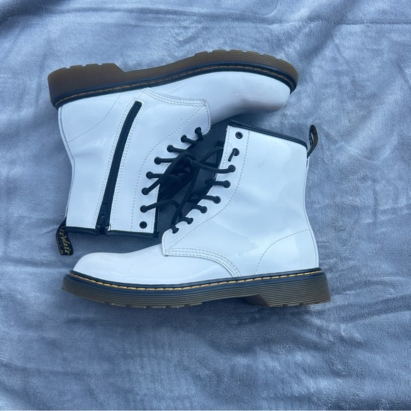 Dr. Marten Kids White Patent Combat Boot Lace-Up Chunky Sole Mini Grunge size 6 - Picture 5 of 11